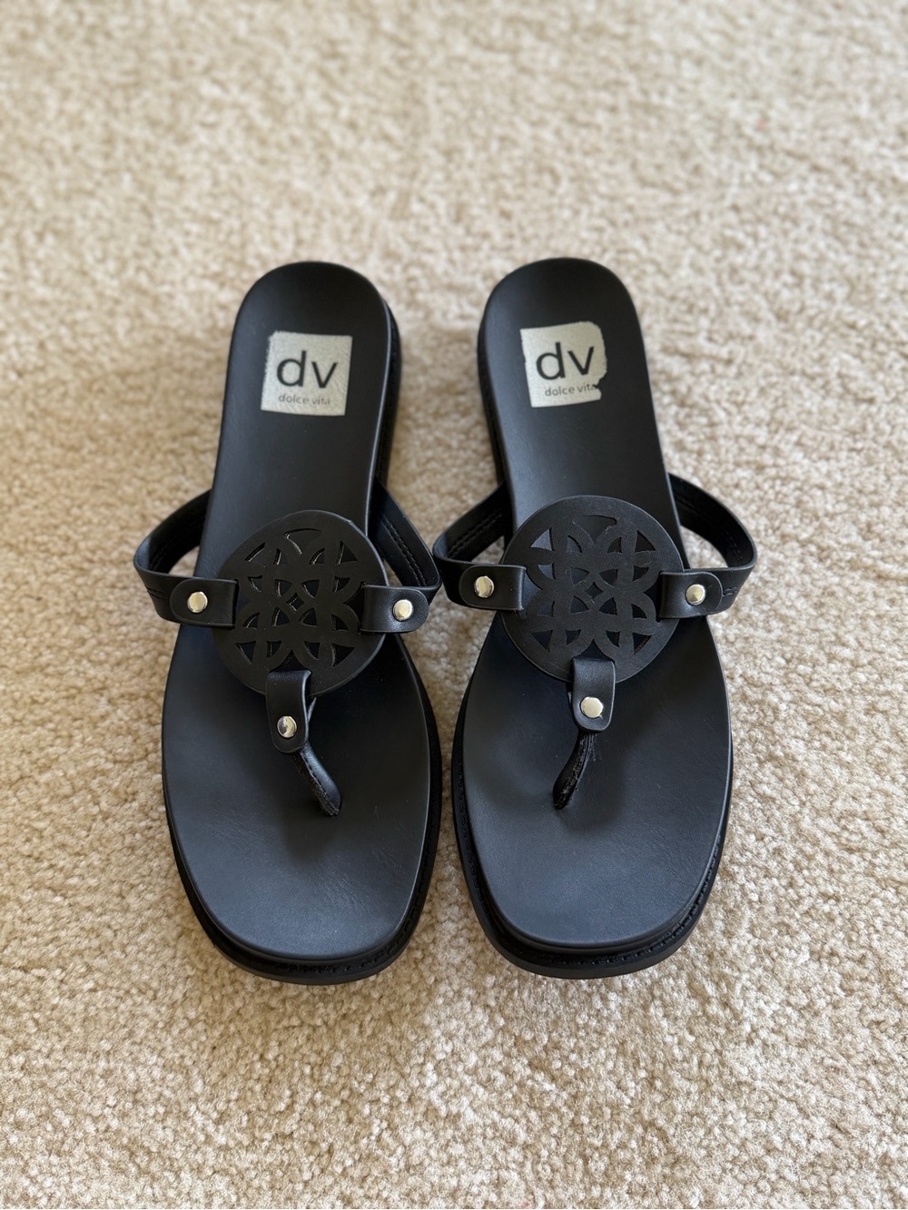 Dolce Vita Women’s Black Laser-Cut Thong Sandals Size US 6